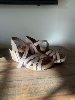 Women’s Neutral Strappy Wedge Sandals - RoseTaupe